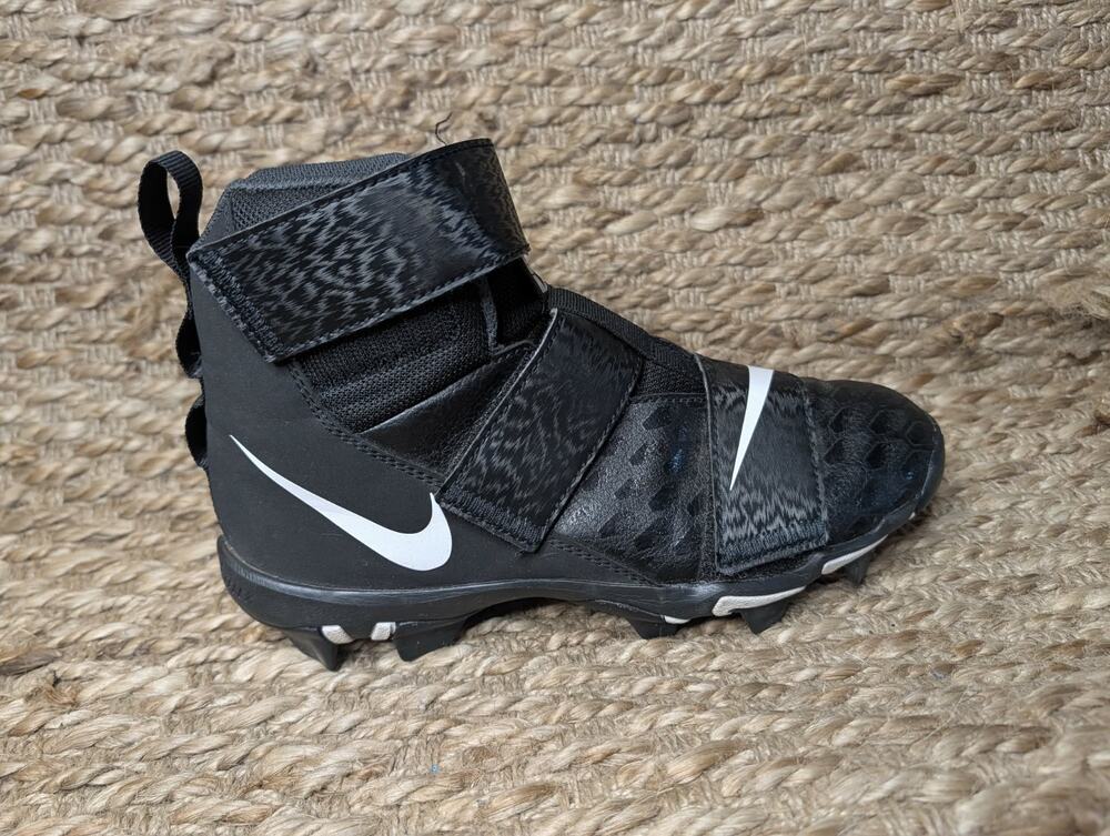 NIKE Force Savage 2 Shark Football Cleat Boys Size US 5Y Black White AQ7723-001